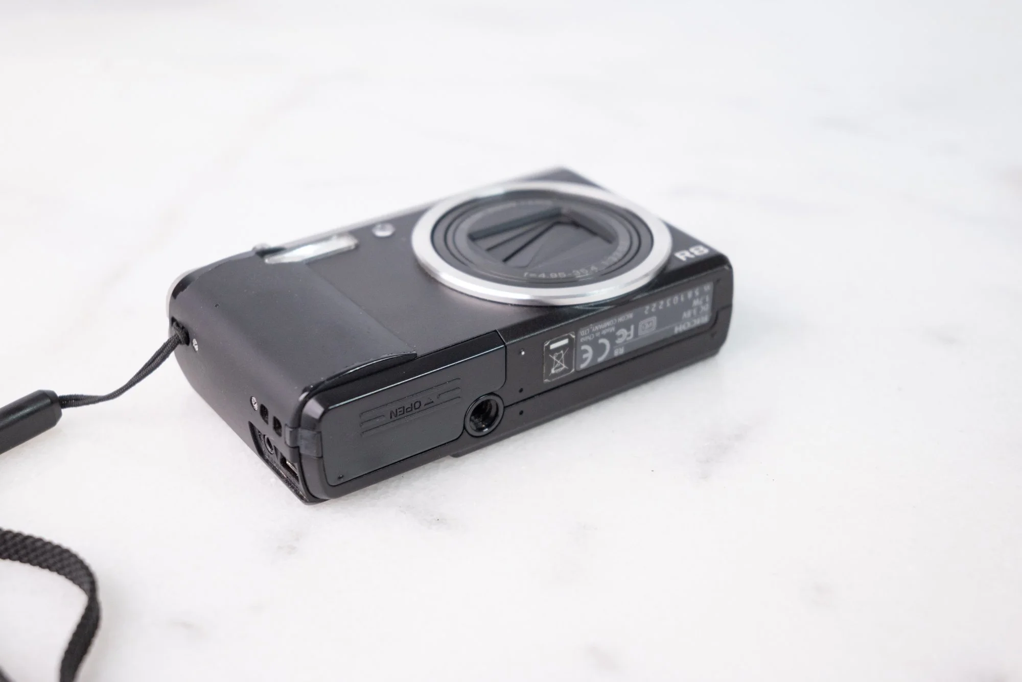 Ricoh R8 10 Megapixel Compact Premium Digital Camera with Charger